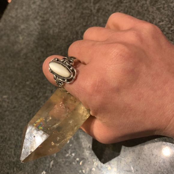 Sterling ring with opal stone. - Picture 4 of 4